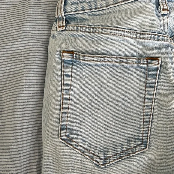 Abercrombie Ultra High Rise 90s Jeans - Picture 4 of 7